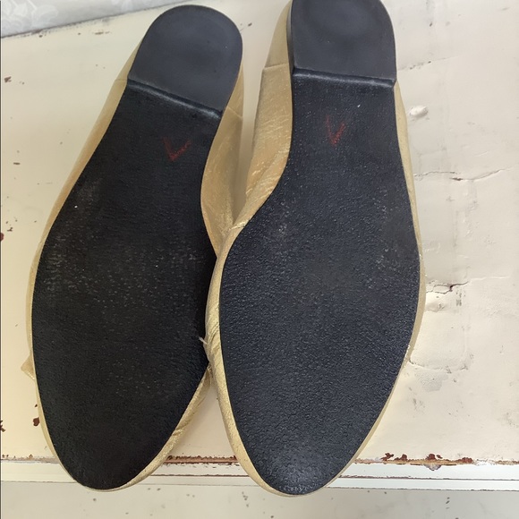 Vintage Wimzees Metallic Gold Flats - Picture 8 of 9